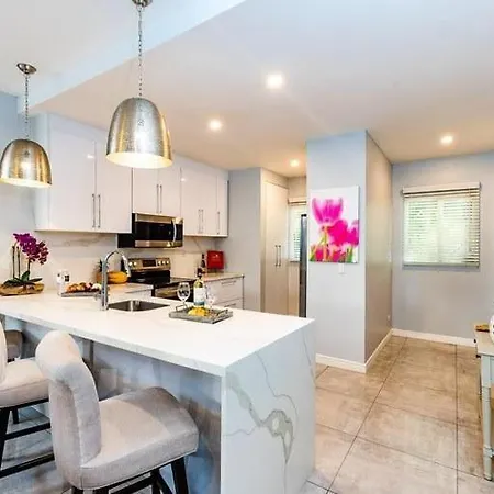 2 Bedroom Pool And Beach Walkable