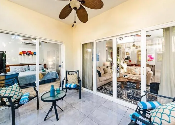 3-min Walk, Pool, Jacuzzi & Patio Holiday home Playa Flamingo