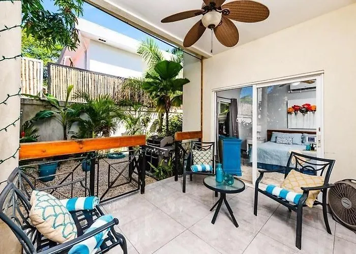 Holiday home 3-min Walk, Pool, Jacuzzi & Patio Playa Flamingo