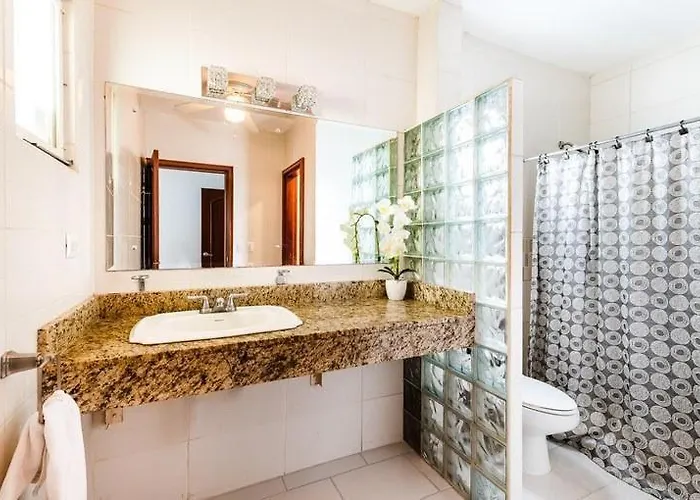 3-min Walk, Pool, Jacuzzi & Patio Playa Flamingo