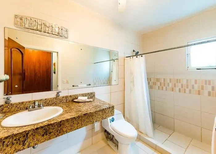 3-min Walk, Pool, Jacuzzi & Patio