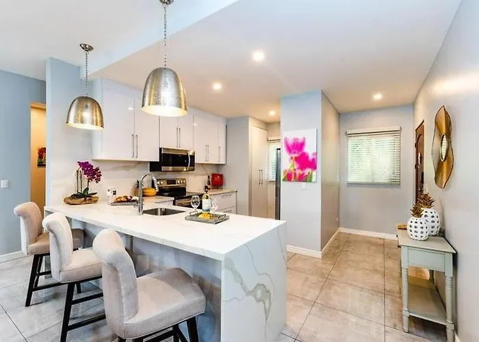 3-min Walk, Pool, Jacuzzi & Patio *